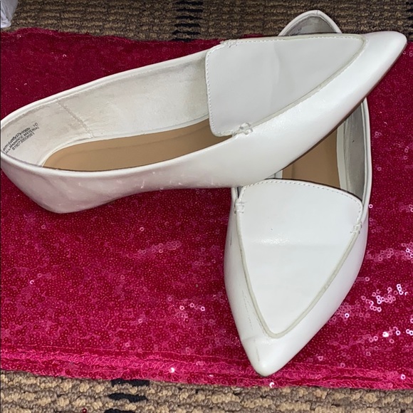 WHITE FLATS - Picture 2 of 2